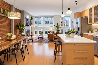 401 1072 HAMILTON STREET, Vancouver BC V6B 2R9