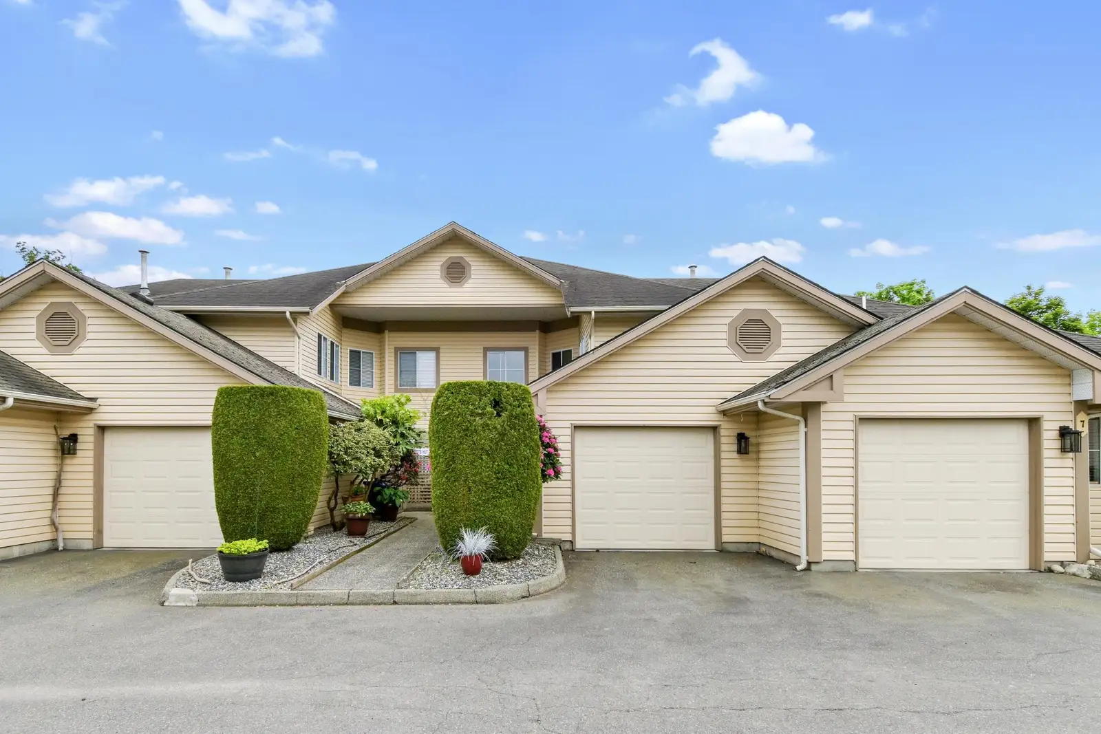8 6140 192 STREET, Surrey BC V3S 7V7