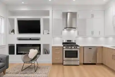 2 1136 E PENDER STREET, Vancouver BC V6A 1W5