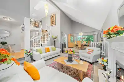 2445 MOWAT PLACE, North Vancouver BC V7H 2X2