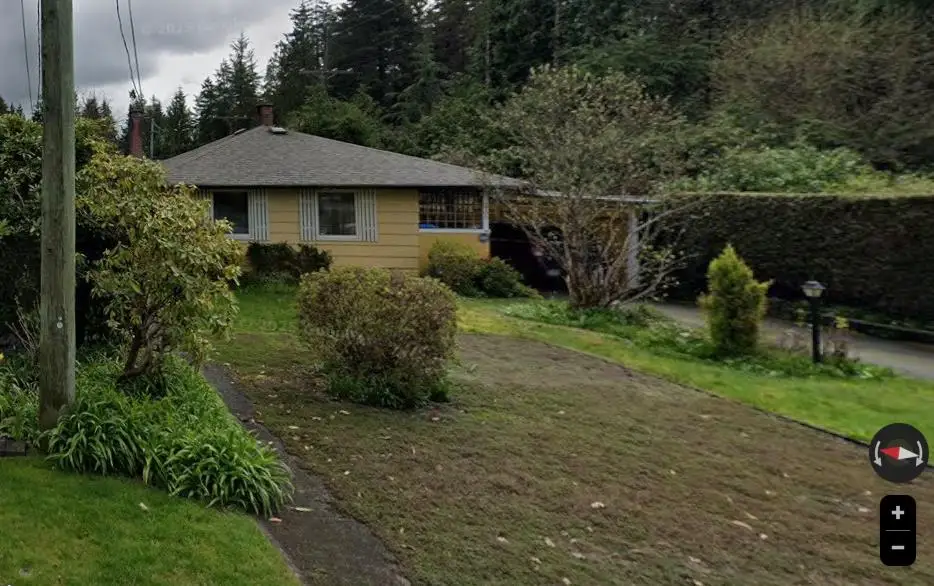 2700 PHILIP AVENUE, North Vancouver BC V7R 1B8