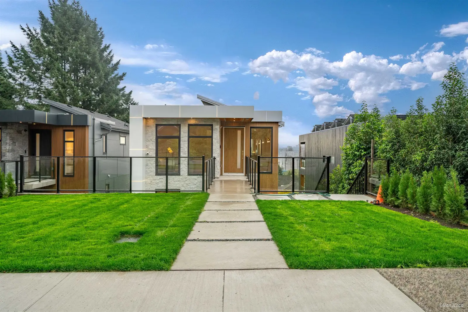 971 ADDERLEY STREET, North Vancouver BC V7L 1T2