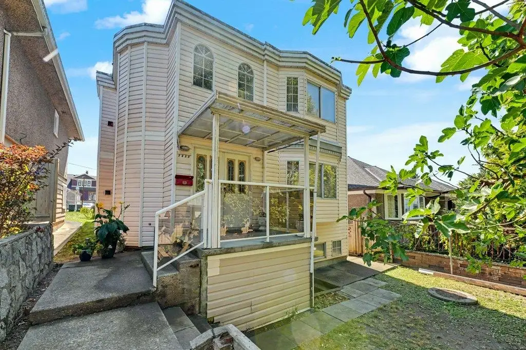 3630 CAMBRIDGE STREET, Vancouver BC V5K 1M6