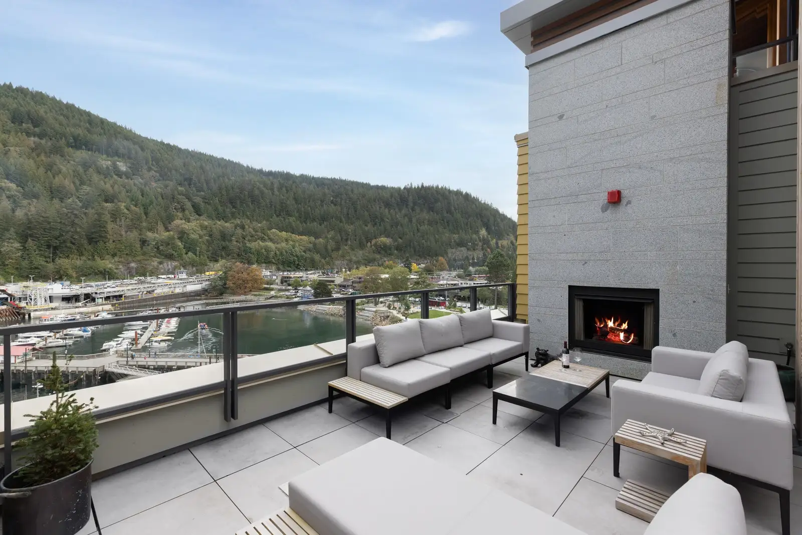706 6707 NELSON AVENUE, West Vancouver BC V7W 0A4