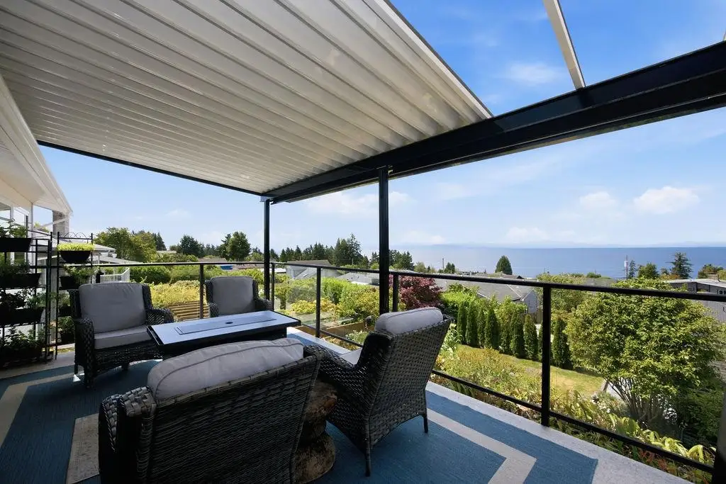 5111 BAY ROAD, Sechelt BC V7Z 0B5