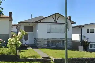 3023 RUPERT STREET, Vancouver BC V5M 3V1