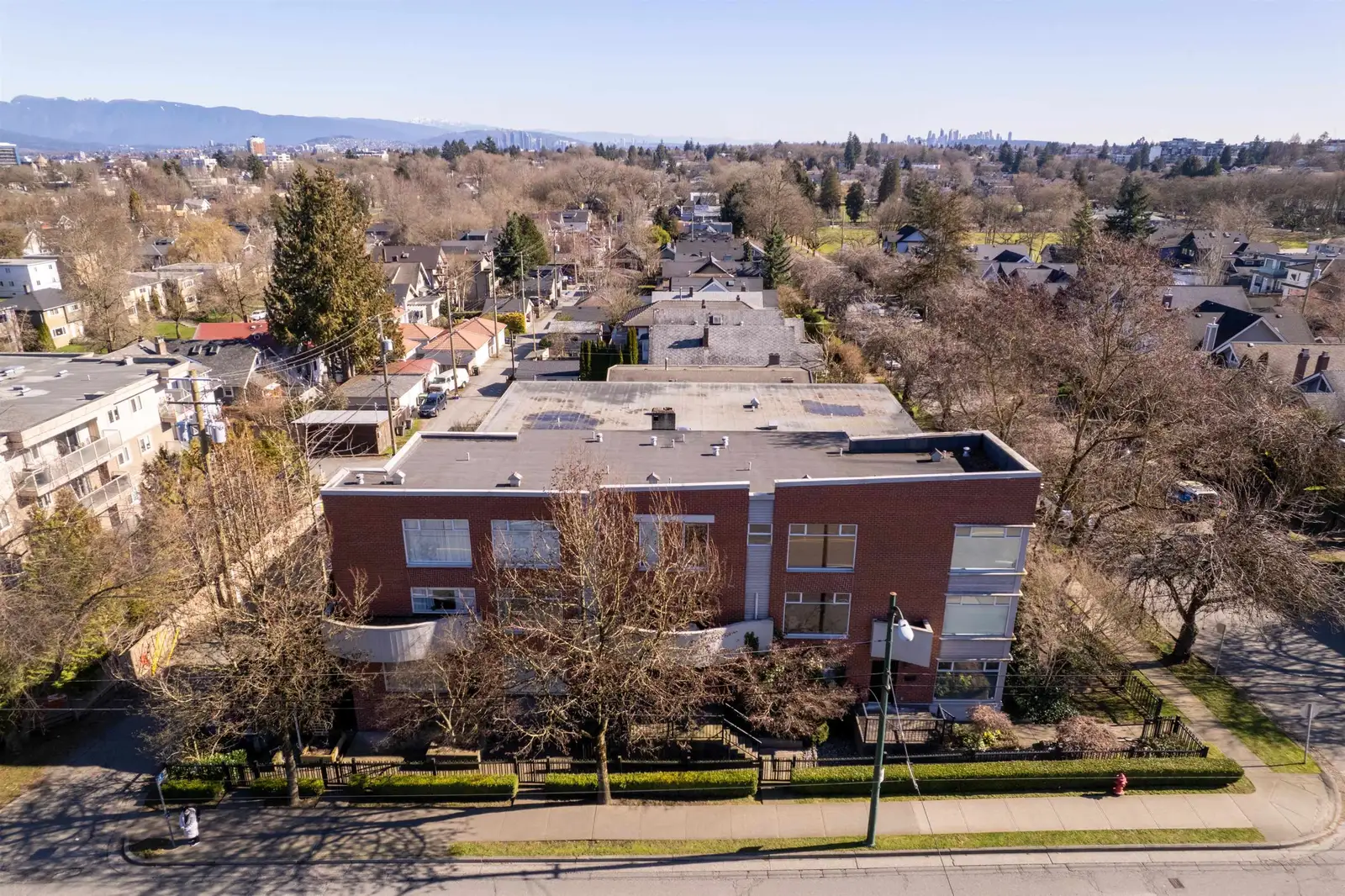 999 W 20TH AVENUE, Vancouver BC V5Z 1Y4