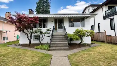 2965 E 8TH AVENUE, Vancouver BC V5M 1X2