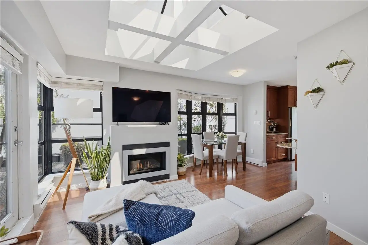 401 3673 W 11TH AVENUE, Vancouver BC V6R 2K4