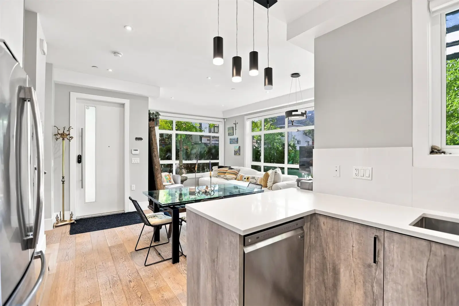 1185 VICTORIA DRIVE, Vancouver BC V5L 4G4