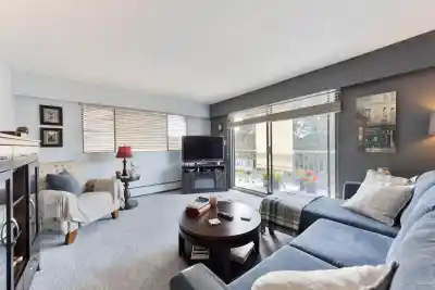 205 330 W 2ND STREET, North Vancouver BC V7M 1E1