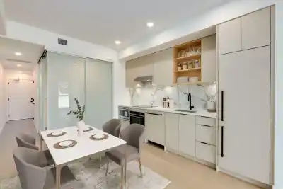 663 422 E 3RD STREET, North Vancouver BC V7L 0K1