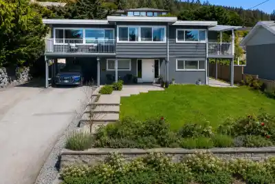 454 MONTERAY AVENUE, North Vancouver BC V7N 3G2