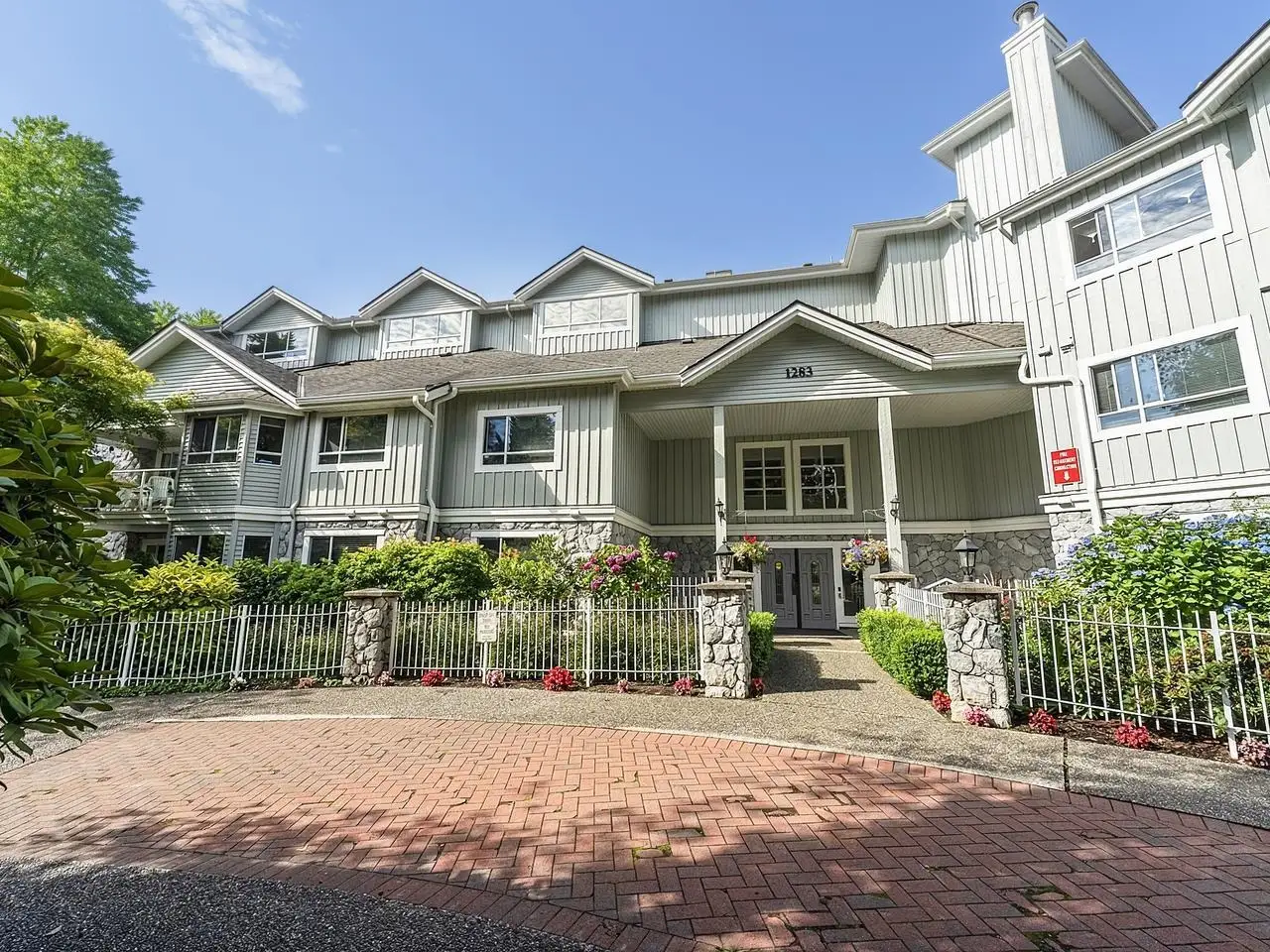 109 1283 PARKGATE AVENUE, North Vancouver BC V7H 3A3
