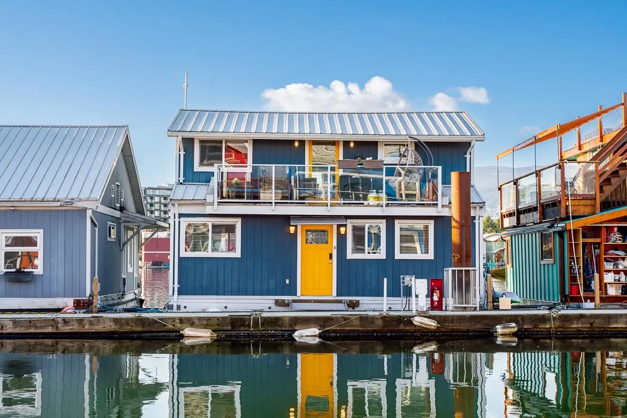 A015 415 ESPLANADE AVENUE, North Vancouver BC V7M 1A6