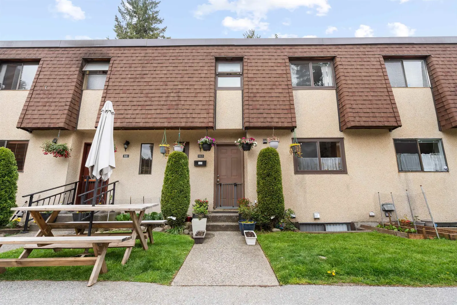 883 OLD LILLOOET ROAD, North Vancouver BC V7J 2H6