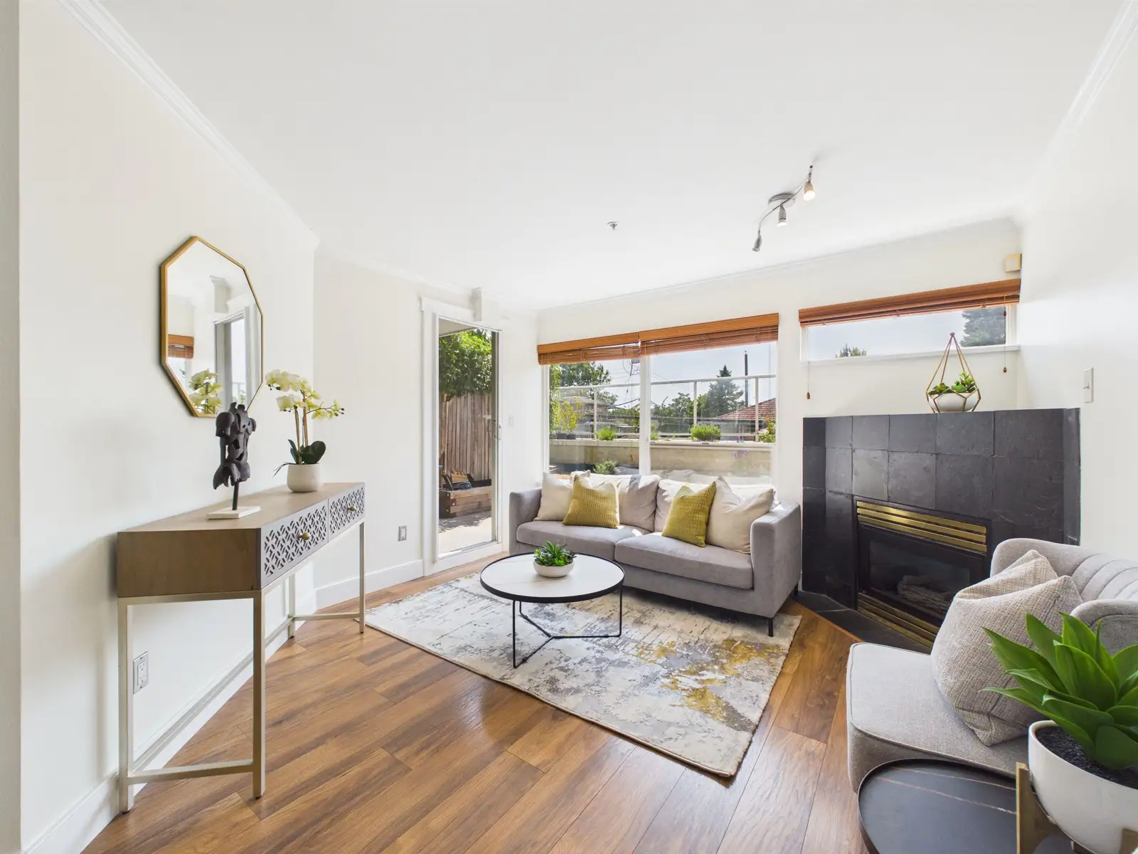 215 2238 KINGSWAY STREET, Vancouver BC V5N 2T7