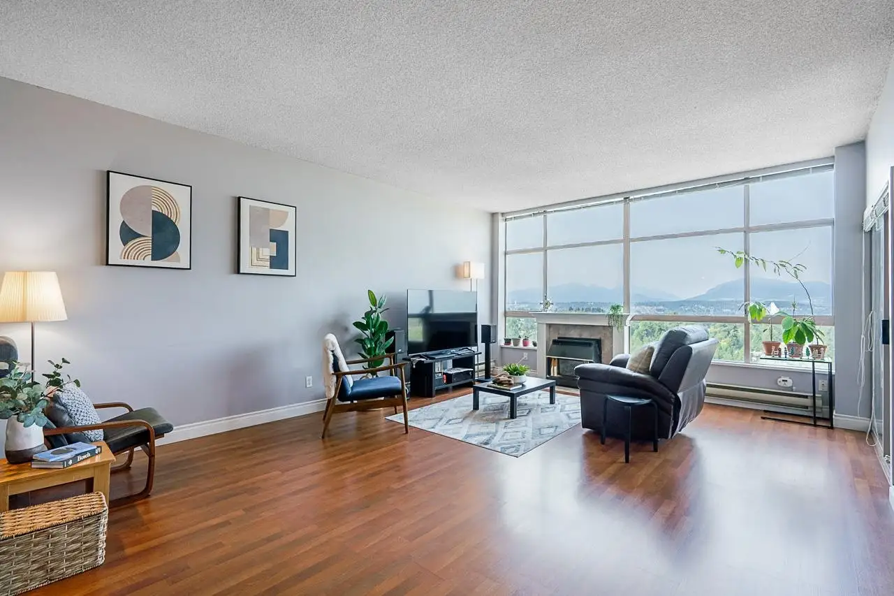 2001 14881 103A AVENUE, Surrey BC V3R 0M5