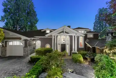 3090 MATHERS AVENUE, West Vancouver BC V7V 2K4