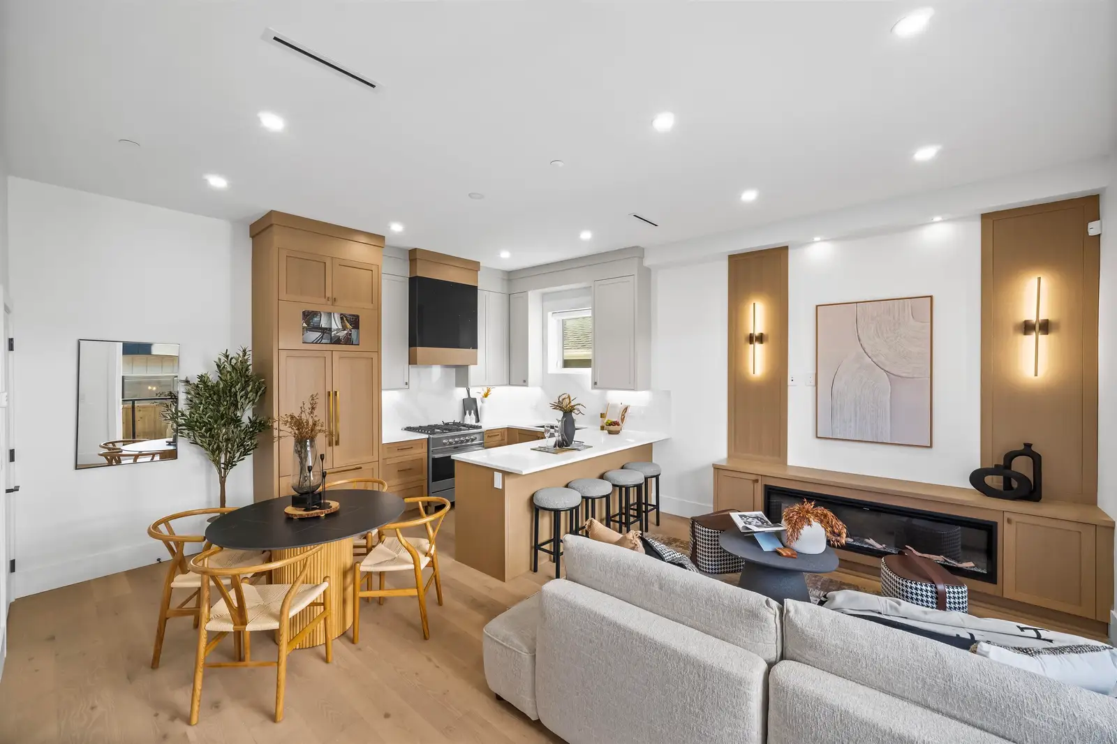 2712 KITCHENER STREET, Vancouver BC V5K 3E1