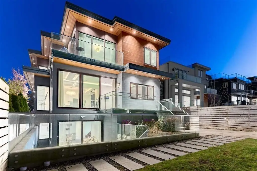 3011 W 27TH AVENUE, Vancouver BC V6L 1W6