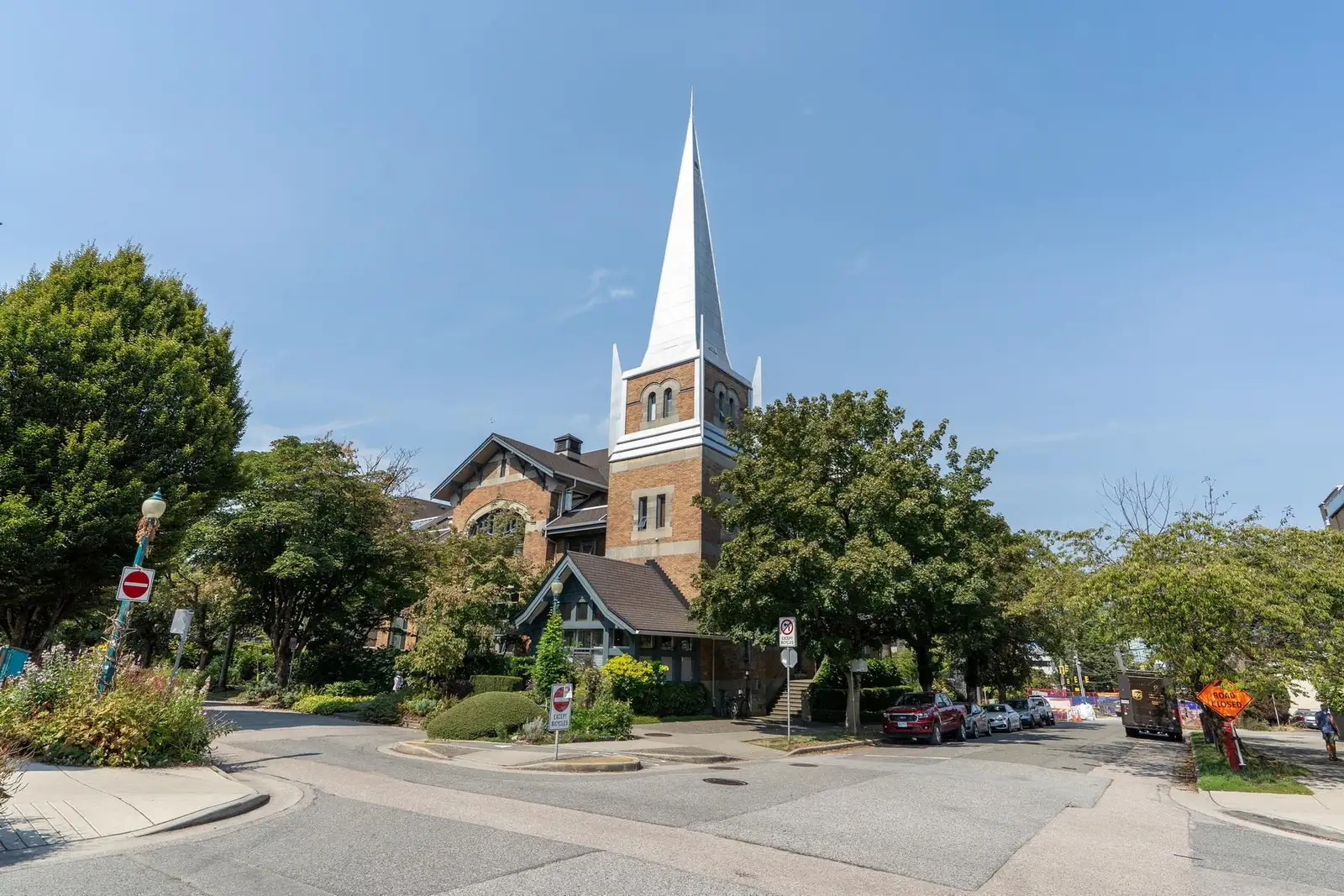 204 2525 QUEBEC STREET, Vancouver BC V5T 4R5