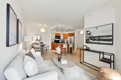 421 4028 KNIGHT STREET, Vancouver BC V5N 5Y8