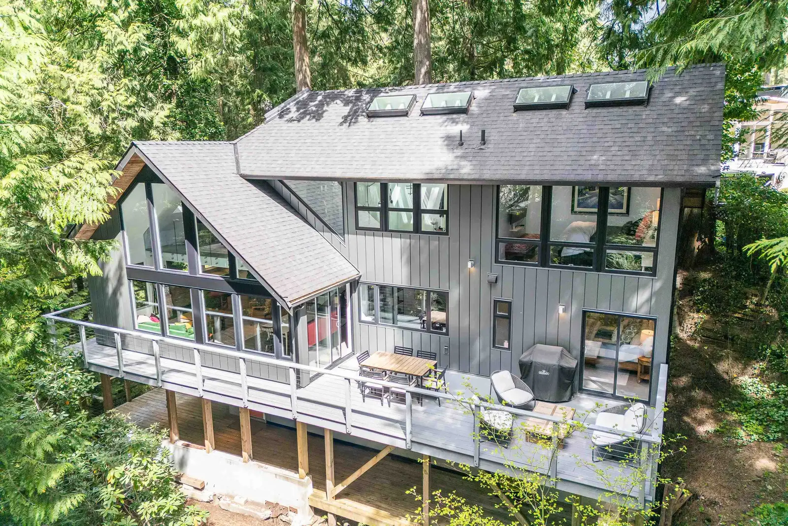 1197 TALL TREE LANE, North Vancouver BC V7R 1W6