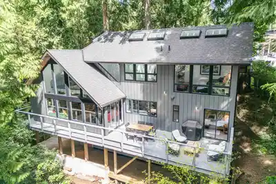 1197 TALL TREE LANE, North Vancouver BC V7R 1W6