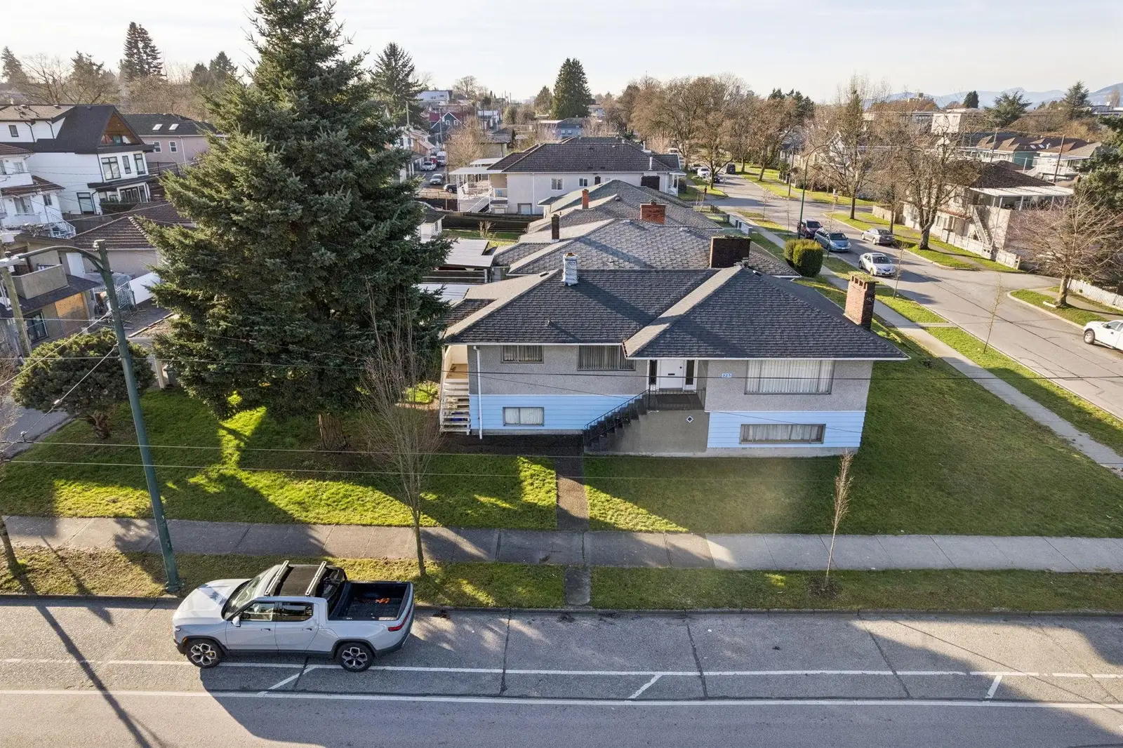 925 NANAIMO STREET, Vancouver BC V5L 4T1