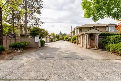 4 9727 152B STREET, Surrey BC V3R 0G5