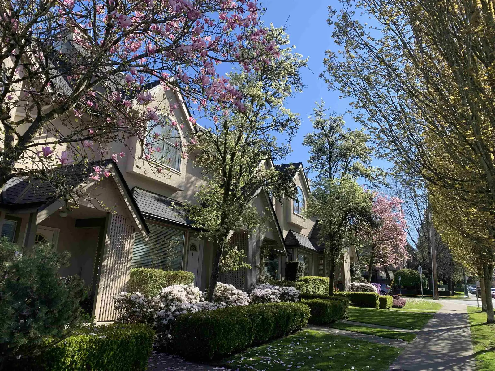 4 1701 CHESTERFIELD AVENUE, North Vancouver BC V7M 2N9