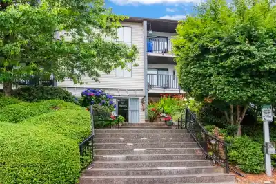 306 9952 149 STREET, Surrey BC V3R 7W7