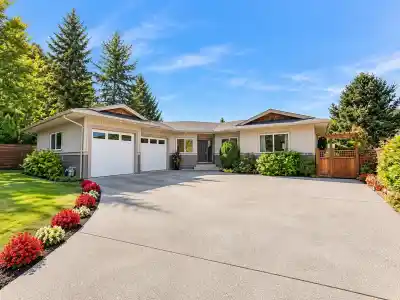 6388 PIPER PLACE, Sechelt BC V7Z 0L1