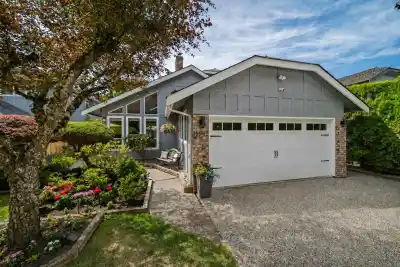 10942 63A AVENUE, Delta BC V4E 3B6