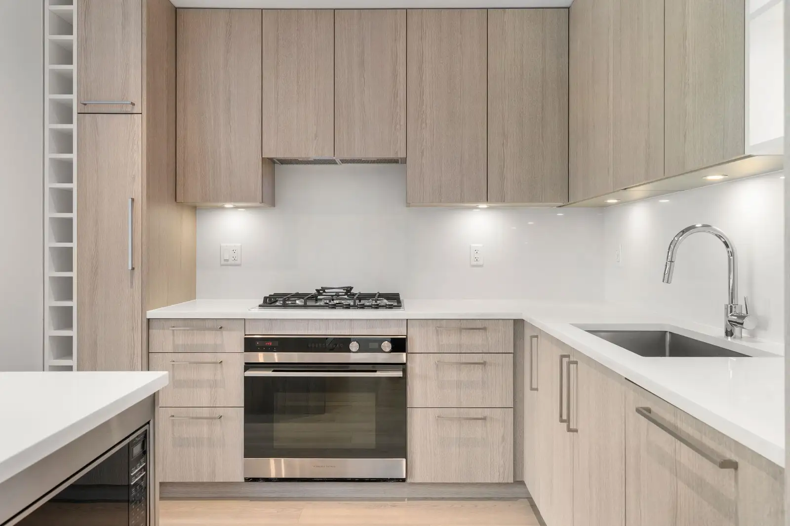 115 747 E 3RD STREET, North Vancouver BC V7L 1G8