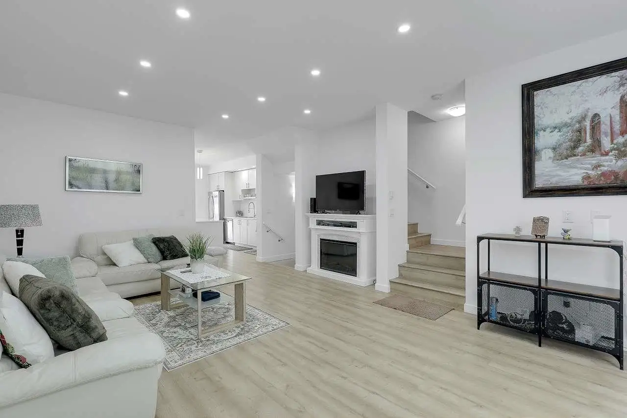 8 10433 158 STREET, Surrey BC V4N 6S3