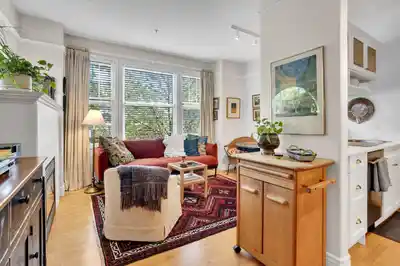 980 W 16TH AVENUE, Vancouver BC V5Z 1T2