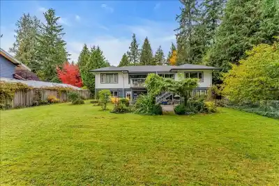360 KEITH ROAD, West Vancouver BC V7T 1L7
