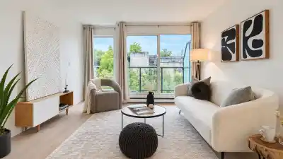10 1355 W 4TH AVENUE, Vancouver BC V6H 3Y8
