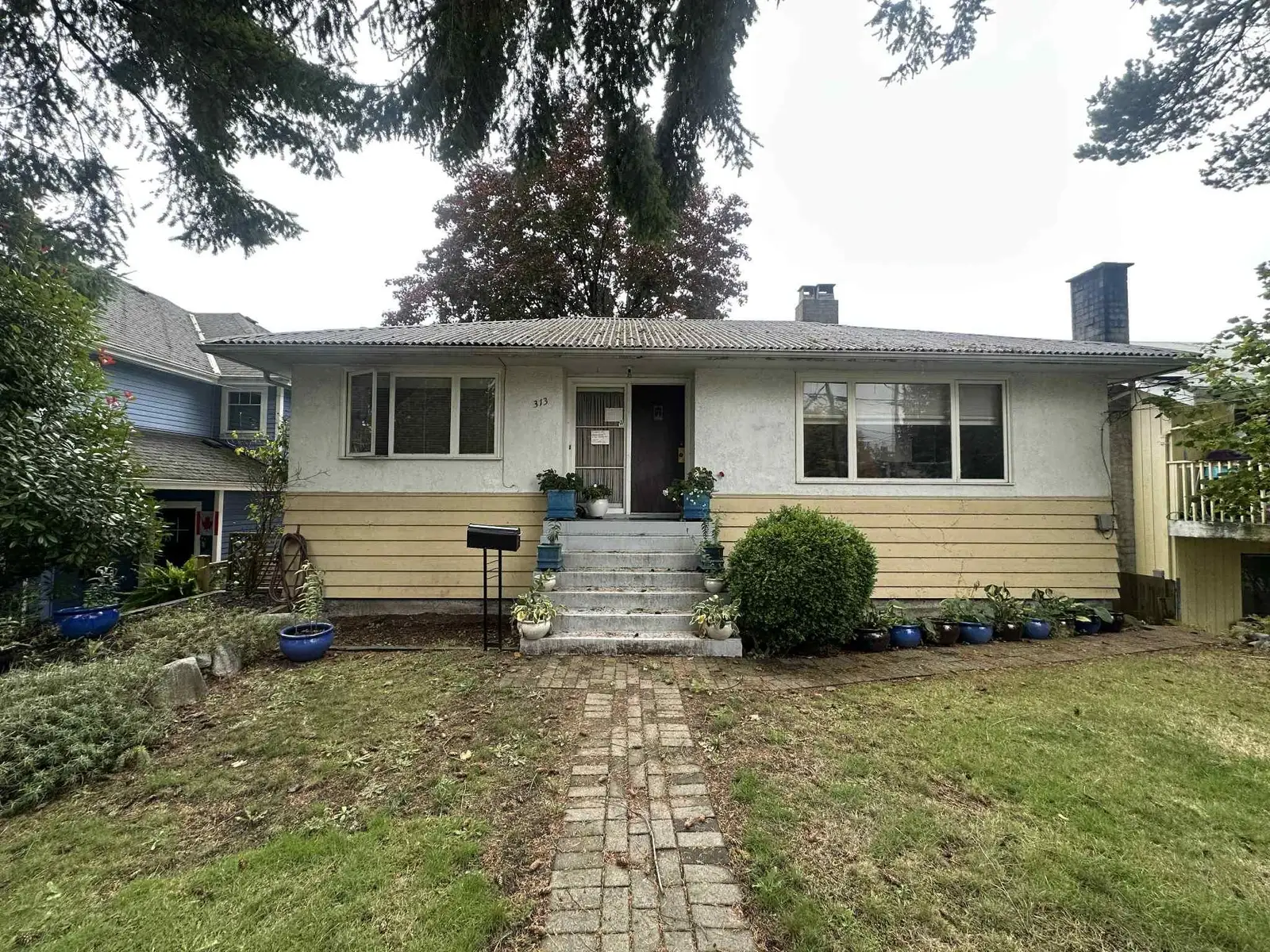 313 E 13TH STREET, North Vancouver BC V7L 2L8