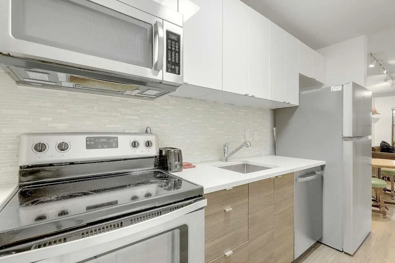 208 1106 PACIFIC STREET, Vancouver BC V6E 1T4
