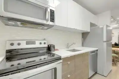 208 1106 PACIFIC STREET, Vancouver BC V6E 1T4