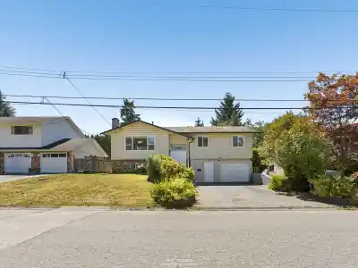 11384 86A AVENUE, Delta BC V4C 2Y8