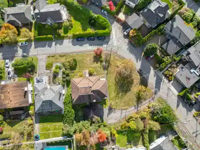 404 SOMERSET STREET, North Vancouver BC V7N 1G3