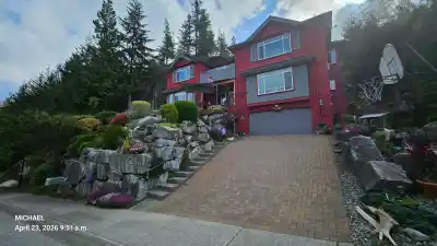 139 FURRY CREEK DRIVE, Furry Creek BC V0N 3Z2