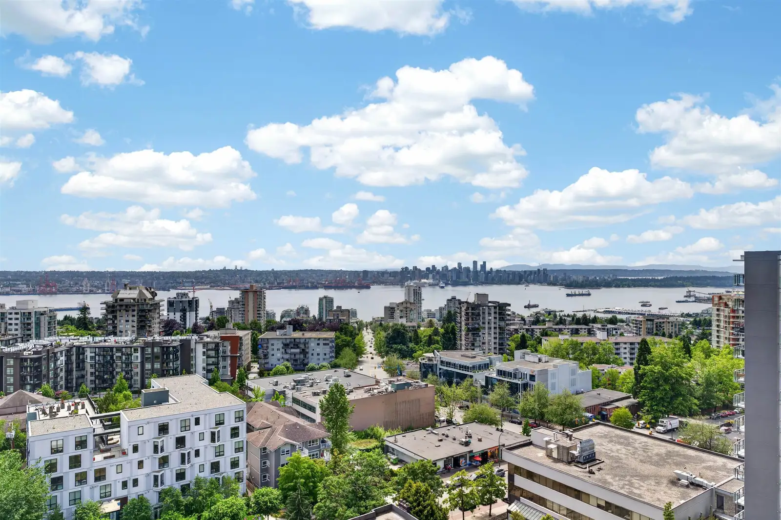 1304 135 E 13TH STREET, North Vancouver BC V7L 0J8