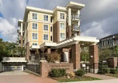 717 13883 LAUREL DRIVE, Surrey BC V3T 1A8