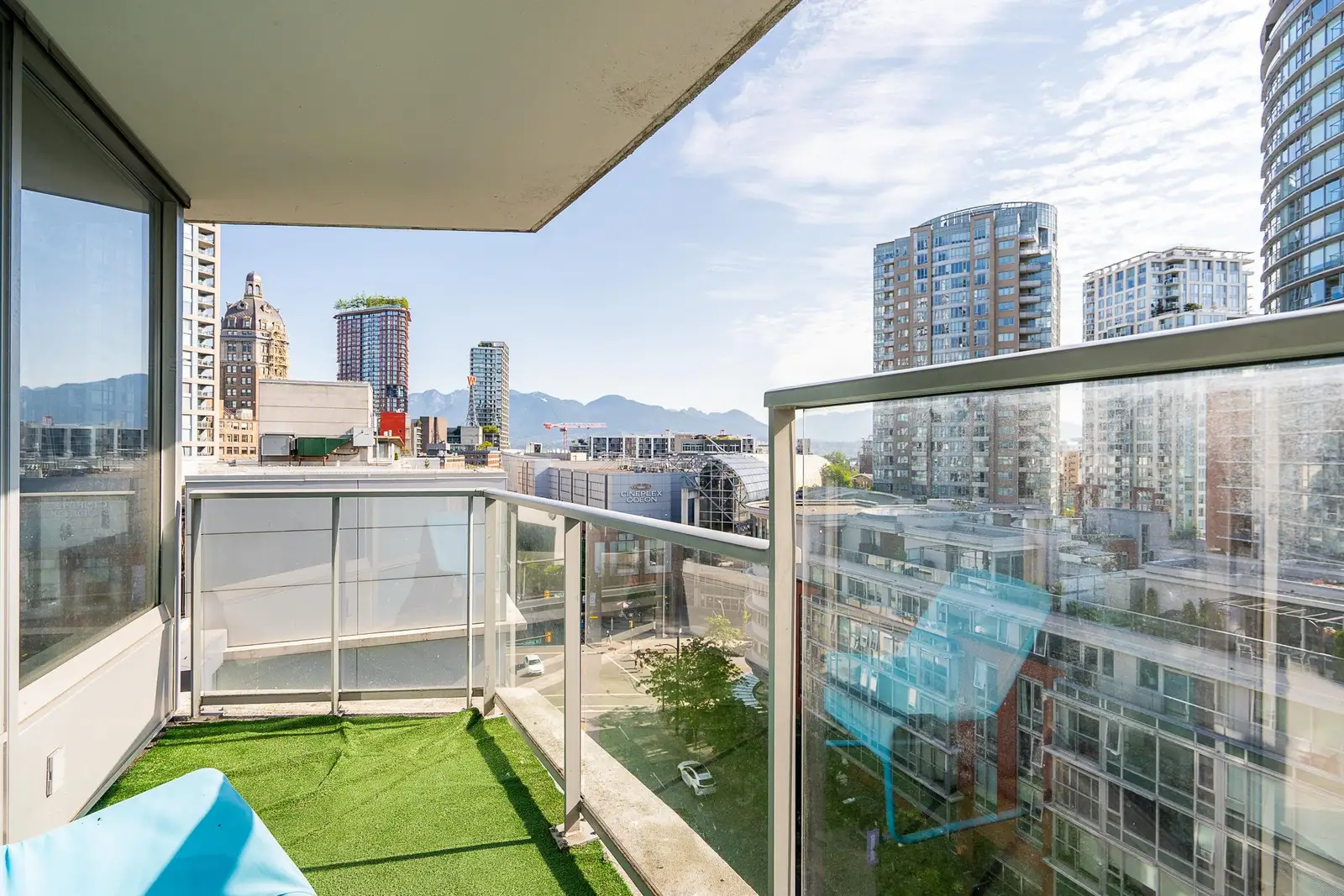 1002 689 ABBOTT STREET, Vancouver BC V6B 0J2
