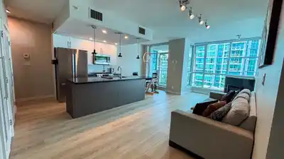 702 168 E ESPLANADE, North Vancouver BC V7L 4X8